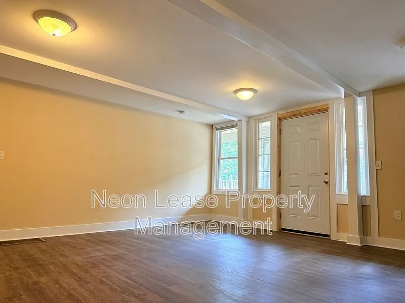 4 bed, 2.0 bath, $2,000 — Photo 4