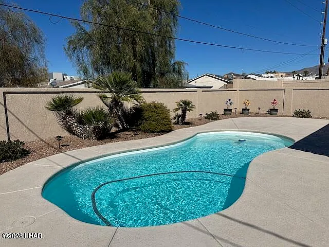 3 bed, 2.0 bath, 1931 sqft, $3,000 — Photo 2