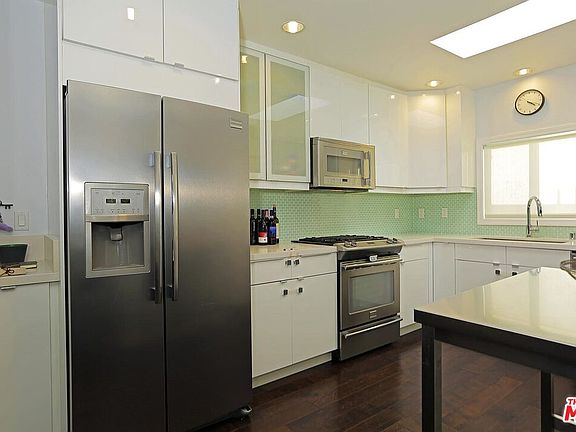 5th image of 8624 Wonderland Ave