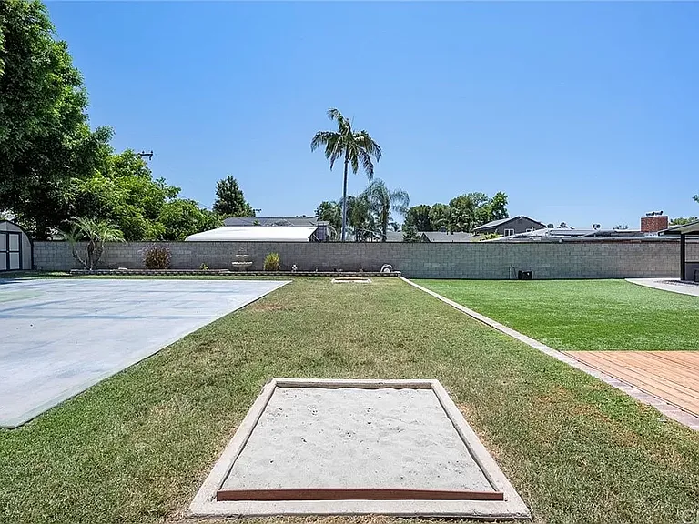 712 N Mountain View Pl — Photo 29