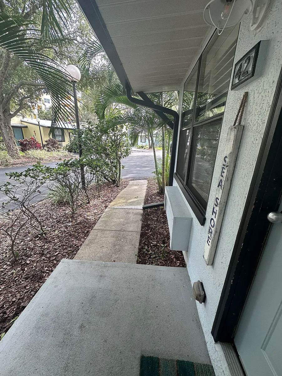 Building Photo - 42 Jacaranda Cay Ct