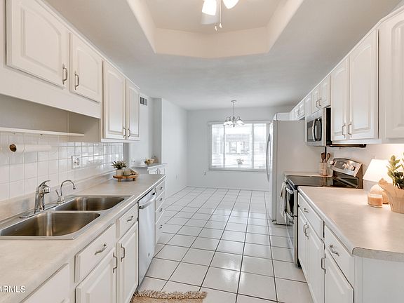 4th image of 16841 N MEADOW PARK Drive N