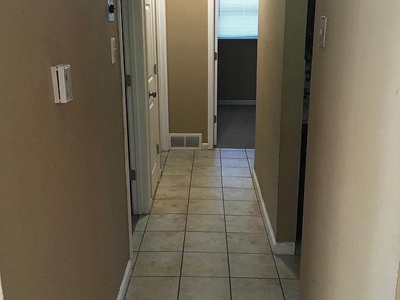 4th image of 143 Dundee Cir