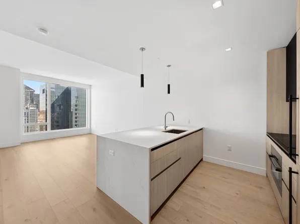 312 W 43rd St, New York, NY
