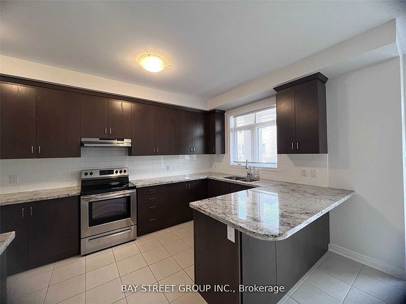 Oakville Townhouse for rent - 3 Bedrooms — photo 5