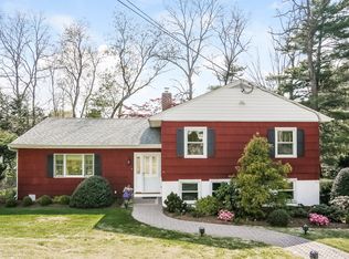 1 Devonshire Dr, White Plains, NY 10605
