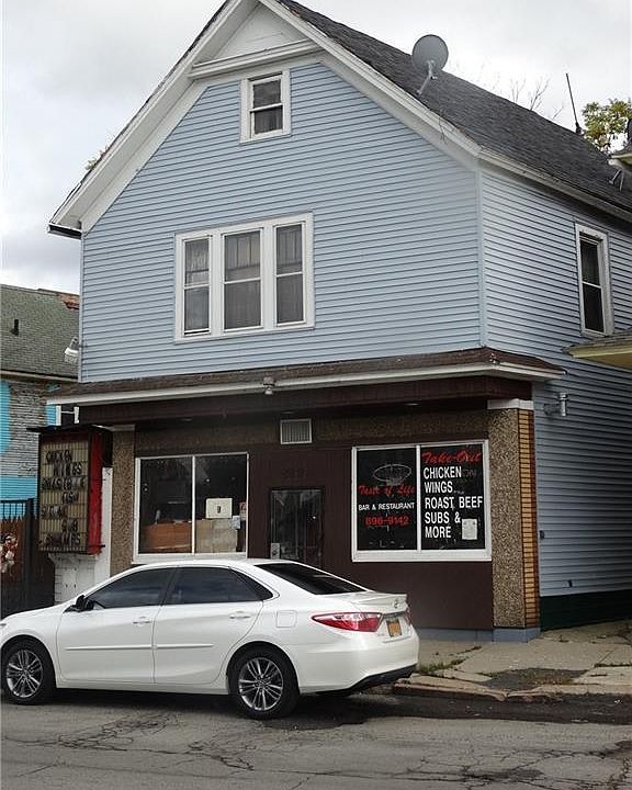 1st image of 889 Sycamore St