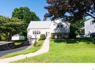 27 Pamela Ln, Valhalla, NY 10595