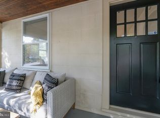 1037 16th St S, Arlington, VA 22202