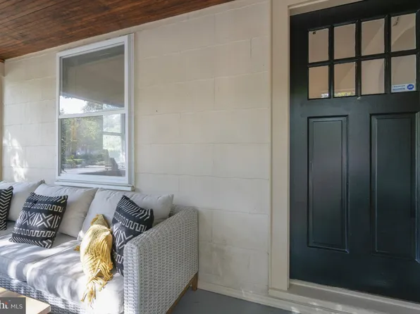 1037 16th St S, Arlington, VA 22202