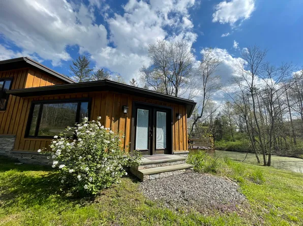 26 Hemmingway Ln #A, Red Hook, NY 12571