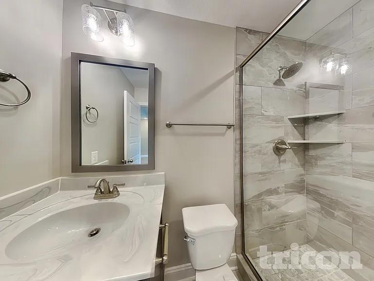 1093 Whitney Dr — Photo 8
