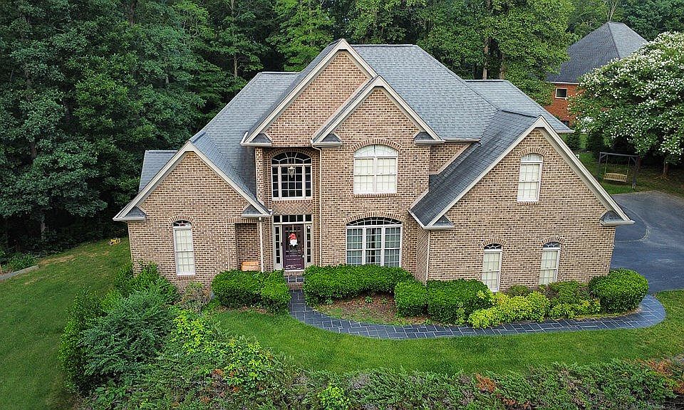 1st image of 216 Juniper Dr