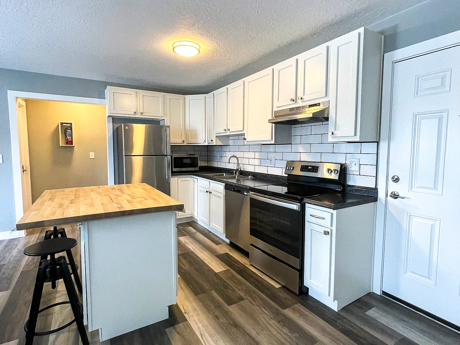 4 bed, 1200 sqft, $745 — Photo 3