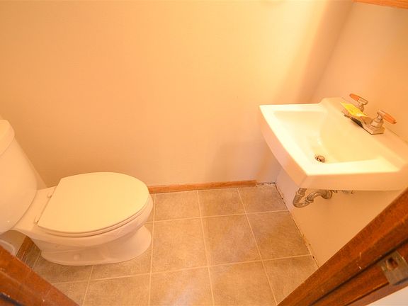 4th image of 144 N Lakewood Gdns