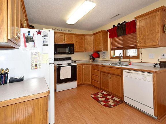 3rd image of 106 3rd Ave S
