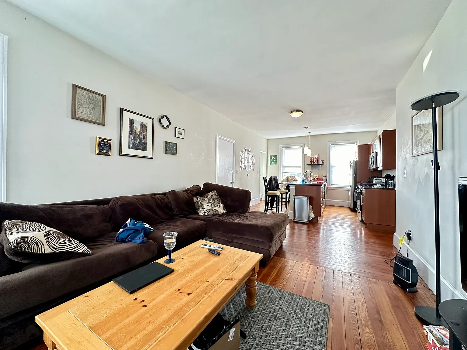 5 bed, 2040 sqft, $7,700 — Photo 4