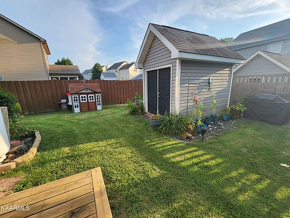 5th image of 805 Micah St