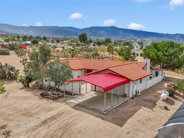 9224 Beekley Rd, Phelan, CA 92371
