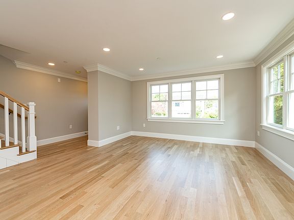 4th image of 5 1/2 Prospect St #A