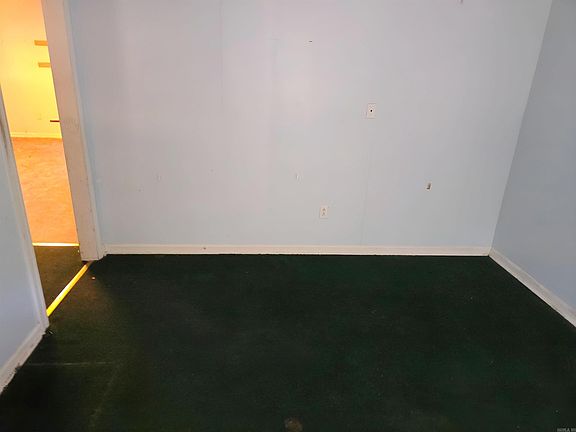 5th image of 1386 Harmony Rd