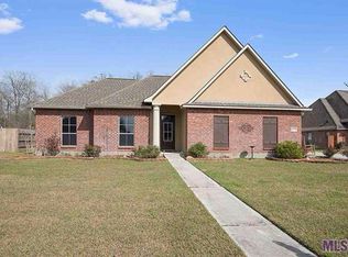 13757 Shady Hollow Dr, Denham Springs, LA 70726