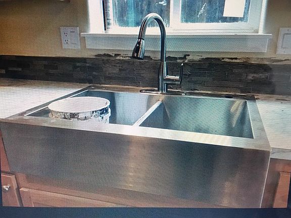 3rd image of 1107 Bradshaw Ln