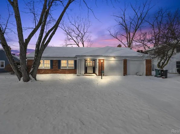 4565 Mill Pond Dr, Troy, MI 48085