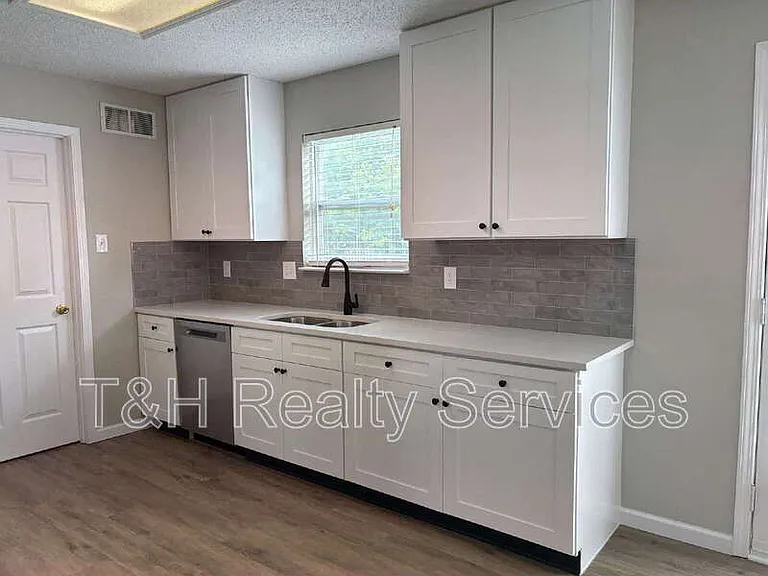 14928 Drayton Dr — Photo 13