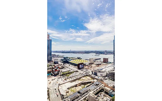 Rented by Douglas Elliman | media 18