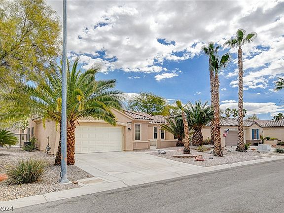 3rd image of 1676 Sebring Hills Dr
