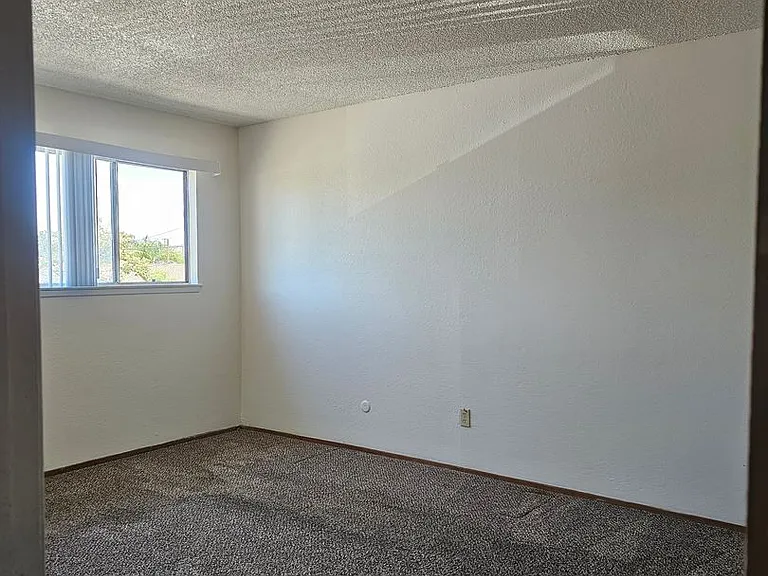 120 N Eaton Ave — Photo 25