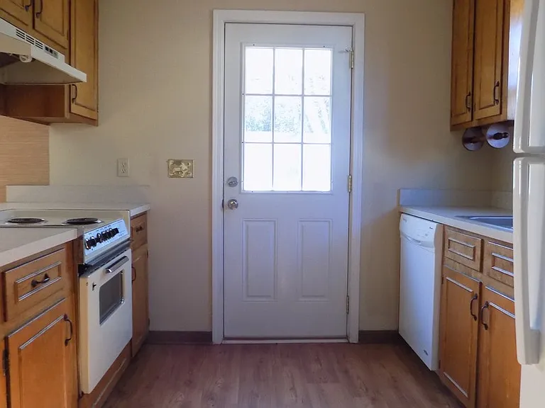128 Wells Garden Ct — Photo 4
