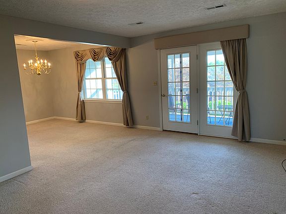 Open floor plan from living to dining