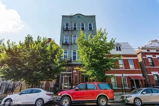 1525 W 17th St #2R