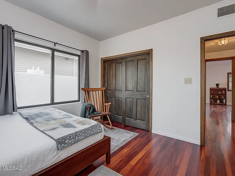 1228 N Norton Ave — Photo 15