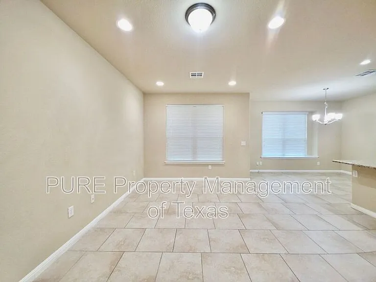 309 Epiphany Ln — Photo 2