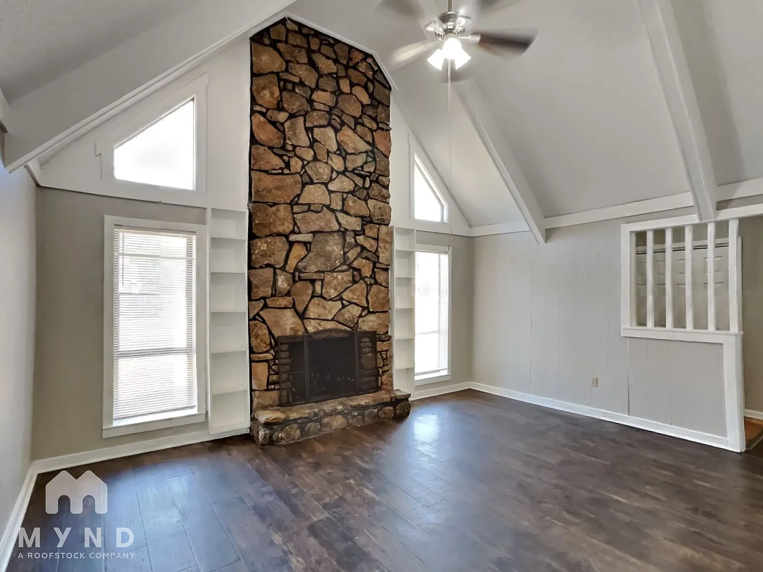 3 bed, 2.0 bath, 1274 sqft, $1,338 — Photo 2