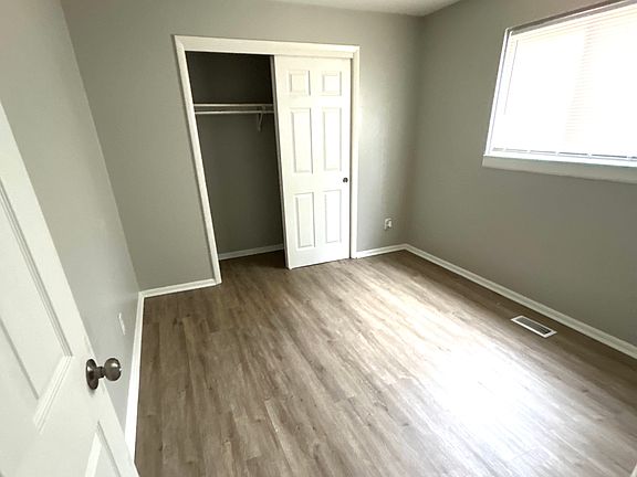 5th image of 2174 Sullivant Ave #2174