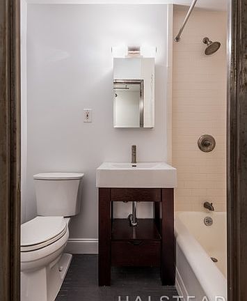 4th image of 305 E 40th St APT 4V