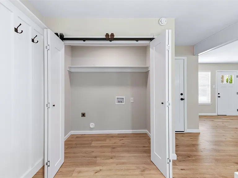 1006 N Grant Dr — Photo 13