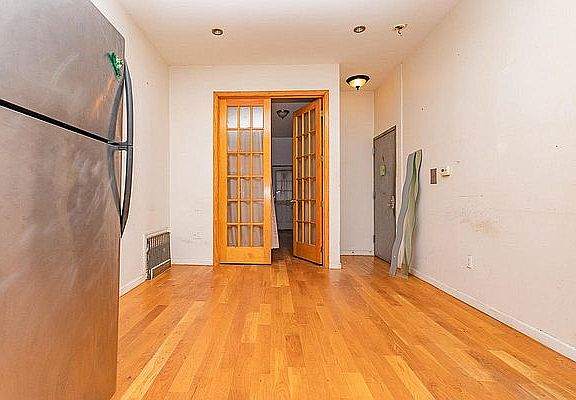 3rd image of 292 Menahan St APT 3R
