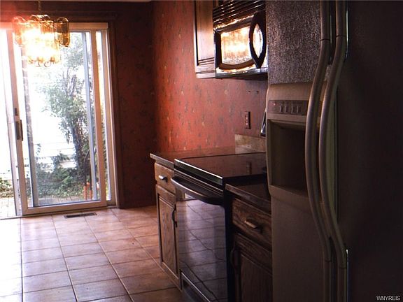 5th image of 1410 Green Briar Ct
