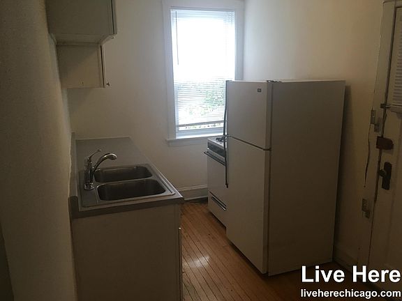 2nd image of 1900 W Winnemac Ave #3