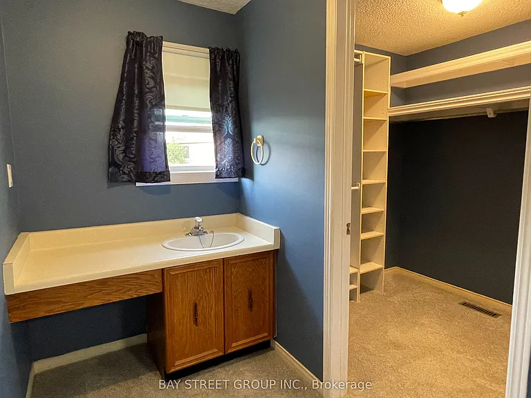 27 Lindsay Ct — Photo 16