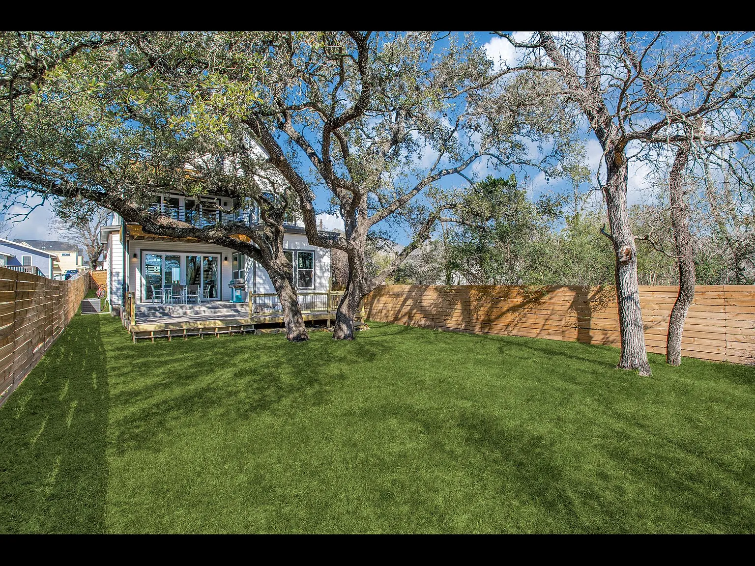 3 bed, 3.5 bath, 2359 sqft, $4,650 — Photo 1
