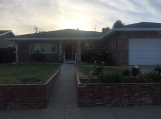 570 N Oak Ave, Oakdale, CA 95361