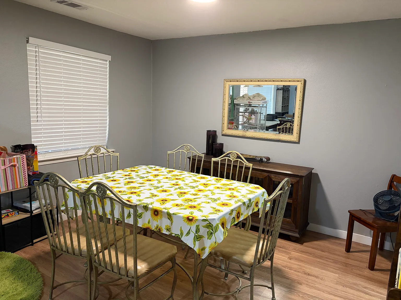4 bed, 2445 sqft, $925 — Photo 2
