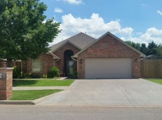2300 Pine Ave, Weatherford, OK 73096