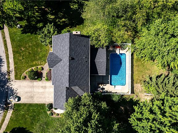 3rd image of 110 Pine Hill Way